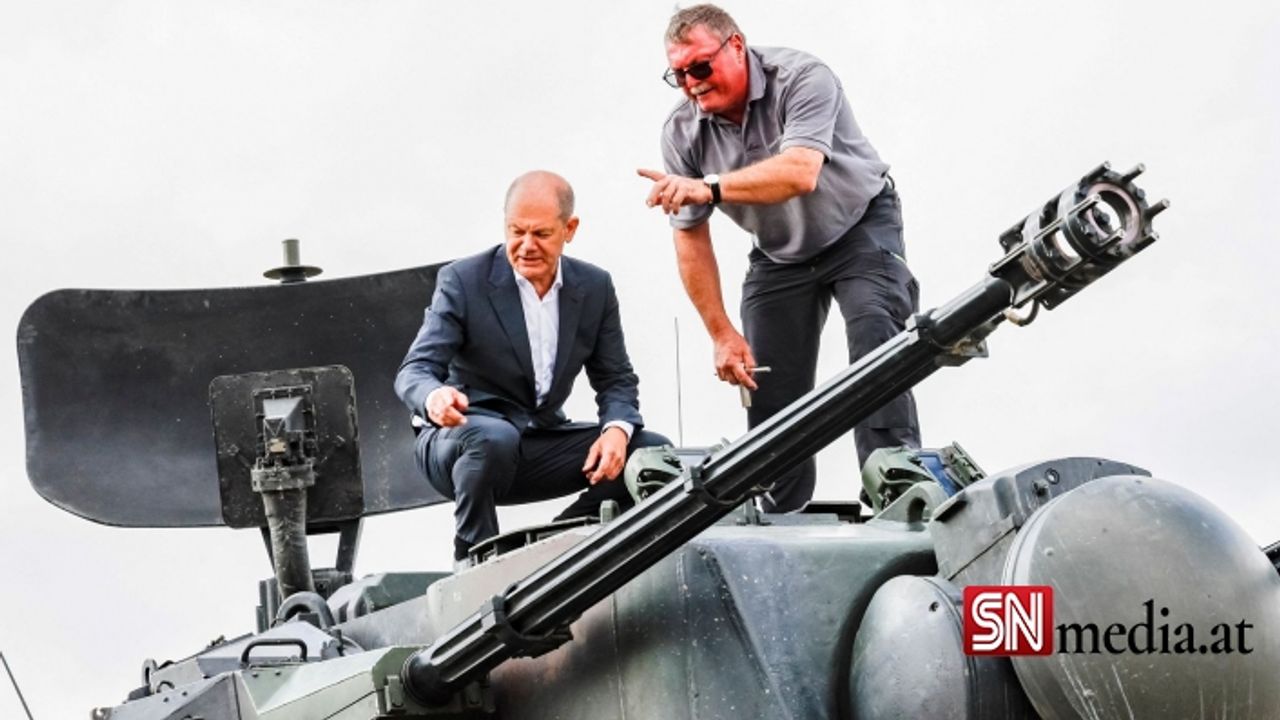 Almanya, Ukrayna'ya 14 adet Leopard 2 tankı göndereceğini duyurdu