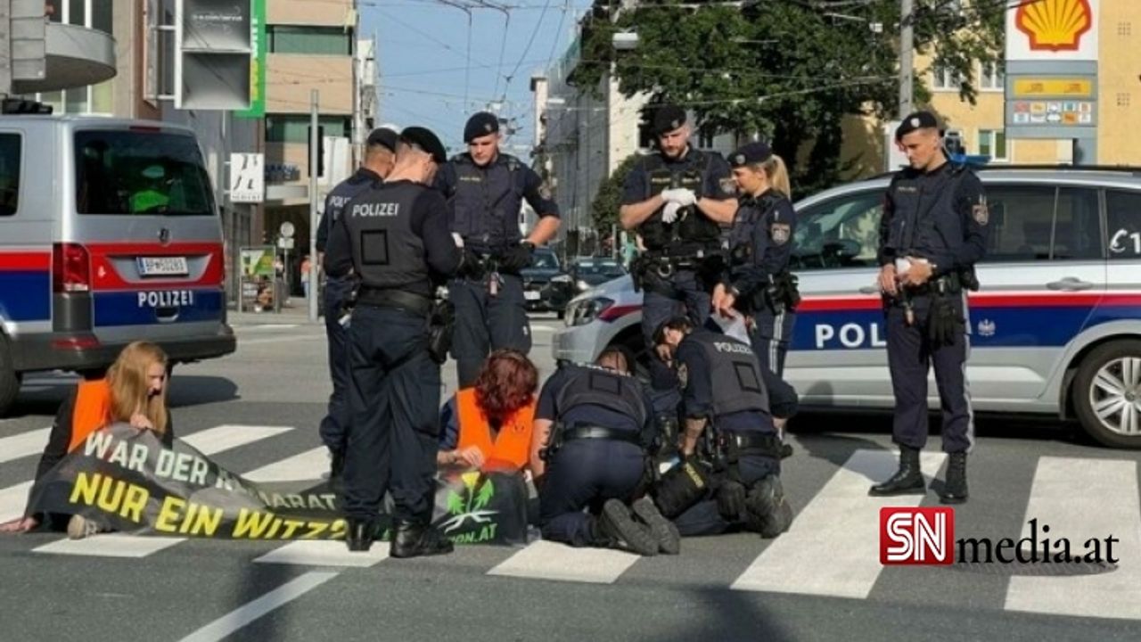 İklim aktivistleri bu kez Salzburg'ta yolları kapattı