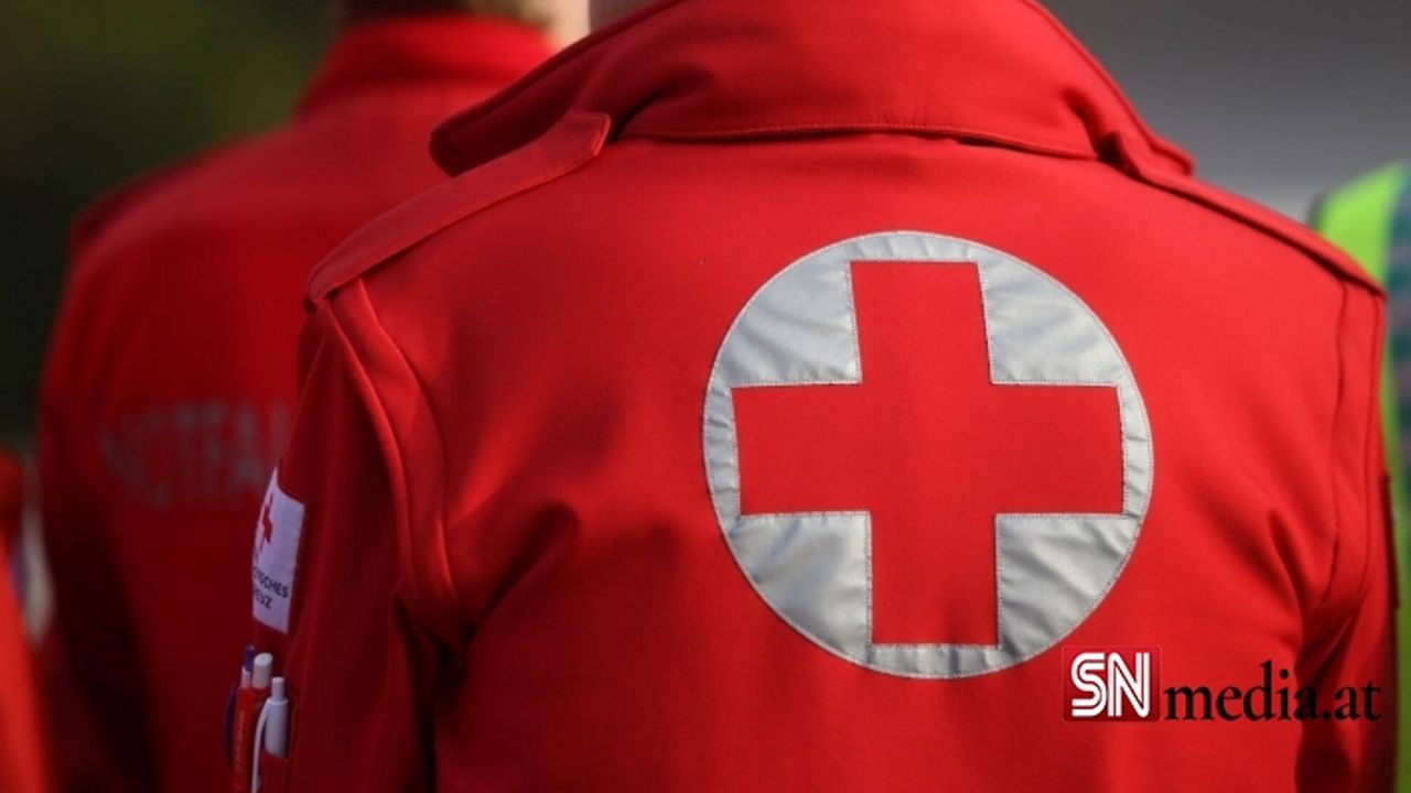 Çatıya uçan aracın sürücüsü hayatını kaybetti