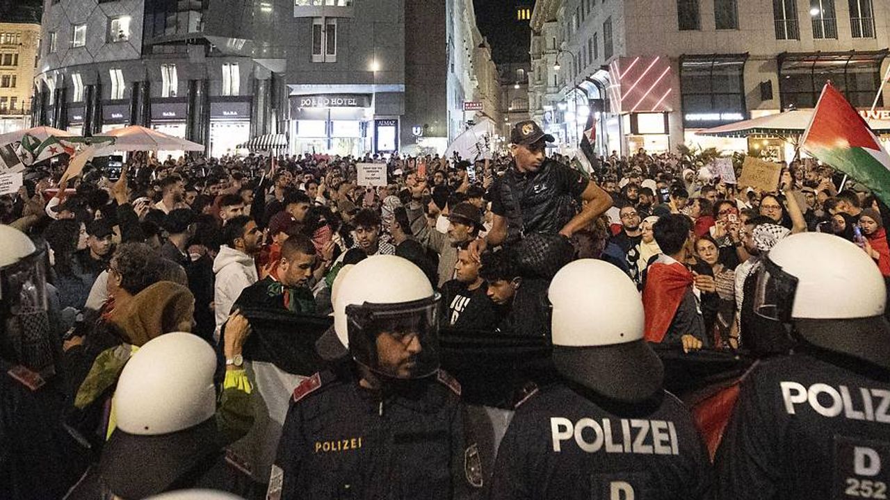 Viyana polisi gösterilerin iki katına çıkmasını bekliyor