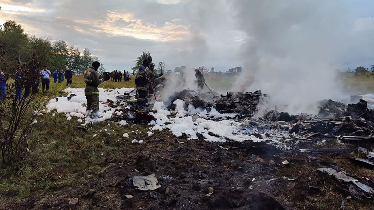 "Ukraynalı savaş esirlerinin" bulunduğu iddia edilen Rus askeri uçağı düştü, 74 kişi öldü