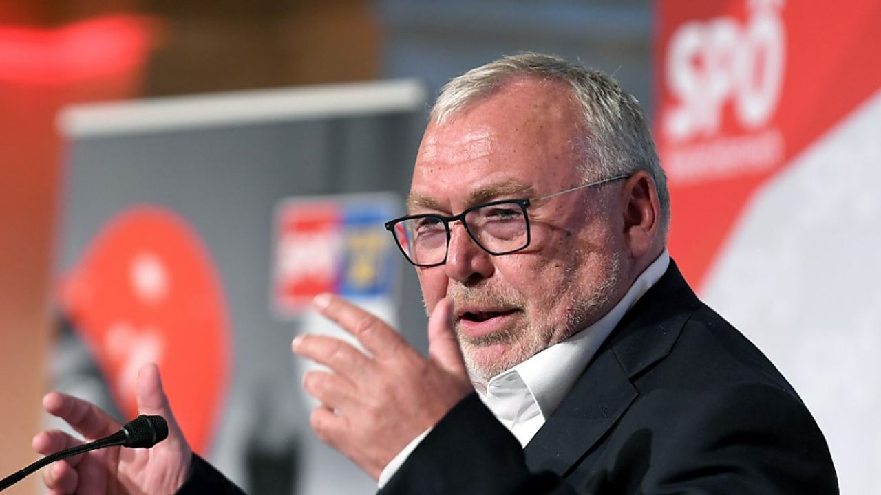 Eski Şansölye Gusenbauer SPÖ'den ayrılmayı reddetti