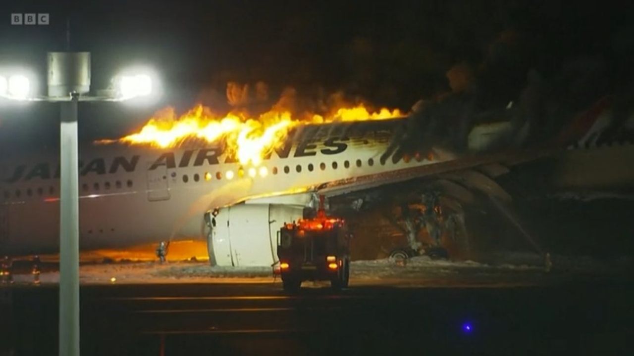 Japonya'da depremin ardından iki uçak çarpıştı: 5 ölü