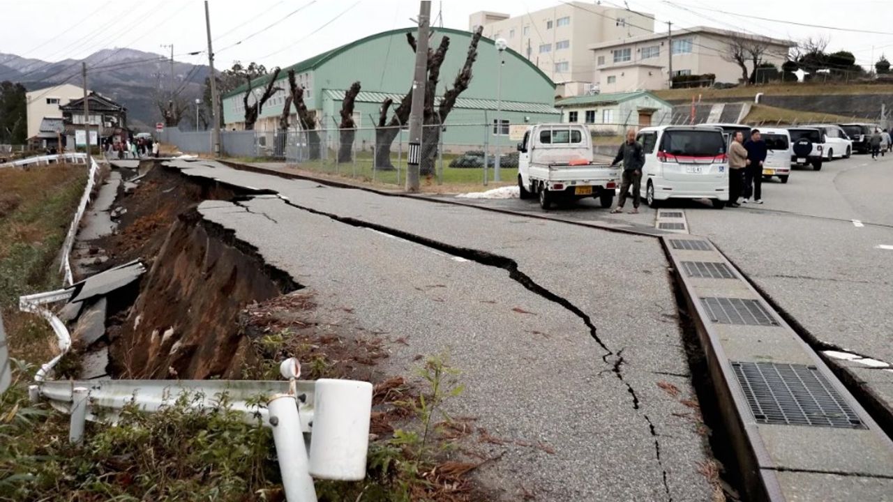 Japonya'da 7,4 büyüklüğünde deprem sonrası Tsunami uyarısı verildi