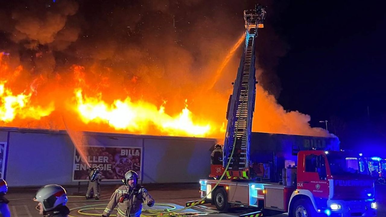 Mödling'te bir süpermarkette çıkan yangın endişeye neden oldu