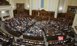 Ukraynalılar, parlamento önünde toplandı: Rusya'yla savaş istemiyoruz