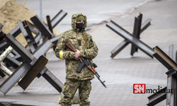 Rusya'nın saldırısı altındaki Kiev'de son durum: Tanklar barikatlarla engellenmeye çalışılıyor