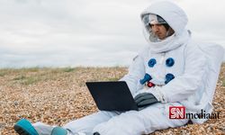 Uzaydayım dönüş bileti için paraya ihtiyacım var dolandırıcılığı