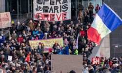 Fransa'da büyük grev: Cumhurbaşkanı Macron, emeklilik reformunda geri adım atar mı?