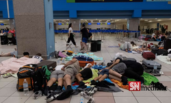 Rodos'taki yangından kaçan Avusturyalı aile havaalanında mahsur kaldı
