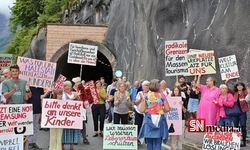 Hallstatt sakinlerinden 'aşırı turizm' protestosu
