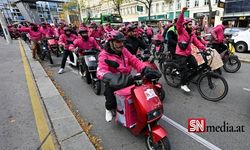 Foodora kuryeleri daha fazla gelir için eylem yaptı