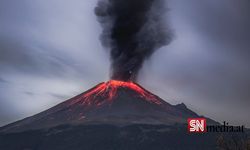İtalya'da Etna Yanardağı yeniden faaliyete geçti