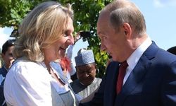 Eski Avusturya Dışişleri Bakanı Kneissl'den Putin'e övgüler