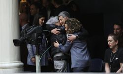 Yunanistan Parlamentosu eşcinsel evliliklere evet dedi