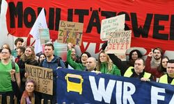 Avusturya'nın dört eyaletinde "İklim aktivistleri ve otobüs şoförleri" sokaklara çıktı