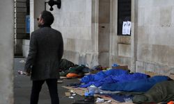 İngiltere'de evsizlerin suçlu muamelesi görmesine yol açacak yasa tasarısı eleştiriliyor