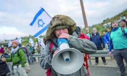 İsrail'de Netanyahu'ya karşı en büyük protesto: Göstericiler ateşkes çağrısında bulundu