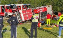 Aşağı Avusturya'da itfaiye aracı devrildi: Genç sürücü hayatını kaybetti