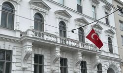 Türkiye’nin Viyana Büyükelçiliği'nde Bayrağımız yarıya indirildi