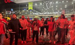 Türk Taraftarlar Viyana Sokaklarında Zaferi Kutladı