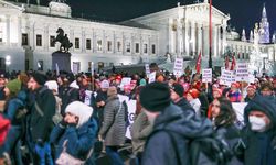 Viyana’da 30 Bin Kişi Aşırı Sağcı FPÖ’yü Protesto Etti