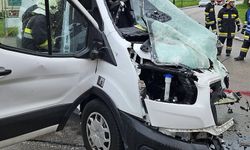 B6 Karayolunda Kamyonetle Minibüsün Çarpışması Sonucu Bir Kişi Hayatını Kaybetti