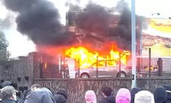 Kuzey İrlanda’da Göçmen Karşıtı Şiddet: Evler Yakıldı, Polis Yaralandı