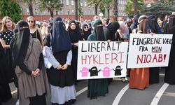 Danimarka Başbakanı Frederiksen Peçe Yasağını Okullara da Yaymak İstiyor