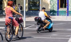Viyana’da E-Mopedler Bisiklet Yollarından Men Edilebilir: Hükümetten Yeni Düzenleme Sinyali
