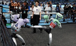 Futbol, atletizm ve kick boks: Robotlar arenada yarıştı