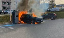 Oberndorf’ta Elektrikli Araç Yangını Uzun Süre Kontrol Altına Alınamadı