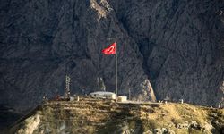 Sınırda Türk bayrağı indirildi: DEM Parti'ye göre 'saygısızlık' ve 'provokasyon'