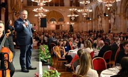 Viyana Belediye Başkanı Michael Ludwig’ten Yeni Vatandaşlara Mesaj: “Demokrasi ve Dayanışma Ortak Değerimizdir”