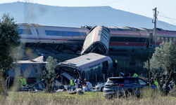İspanya'da iki hızlı tren çarpıştı: En az 64 kişi hayatını kaybetti
