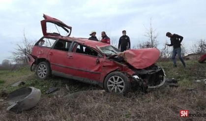Avusturya plakalı araba Karasu'da kaza yaptı! Biri bebek 4 kişi yaralandı