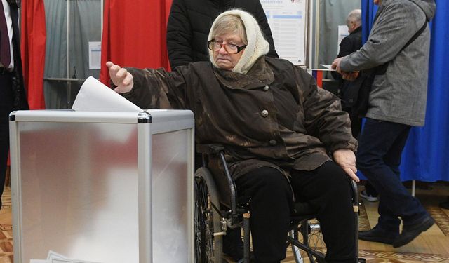 Rusya'da başkanlık seçiminin ikinci günü: Kiev bombardımanı sürdü, oylama sistemi saldırıya uğradı