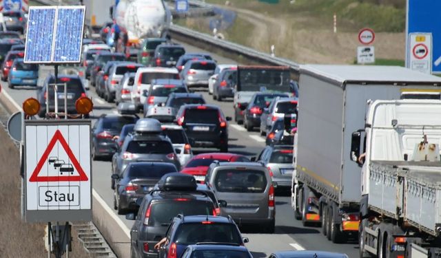 ARBÖ'den uyarı: Paskalya'da ciddi trafik sıkışıklıkları bekleniyor