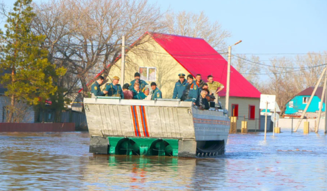 Rusya'da acil durum ilanı: 4 kişi öldü, 6 bin 300 ev sular altında kaldı