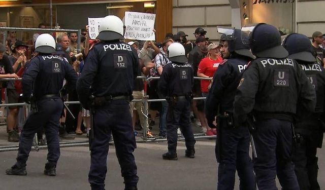 Viyana'da Aşırı Sağcı Gösterinin Ardından Polise Eleştiri