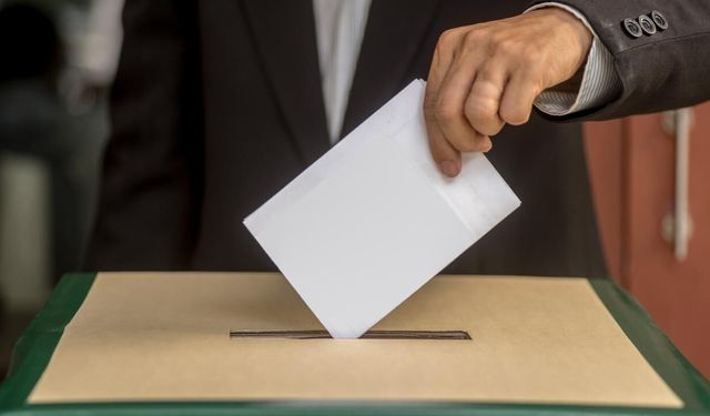 Fransa’da yerel seçimler: Paris 'sol' dedi, aşırı sağ karışık bir tablo çizdi