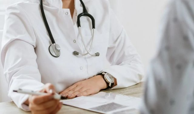 Graz'da 12 Yaşındaki Kızına Ameliyatta Görev Veren Doktora Dava Açılıyor