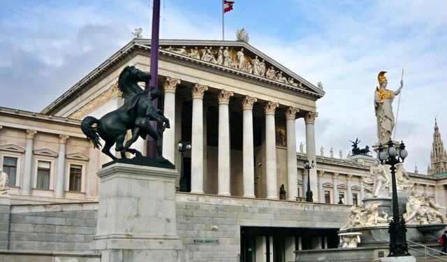 Avusturya Parlamentosu'nda Güvenlik Taraması Tartışması: Personel Geçmişleri İncelenmeyecek