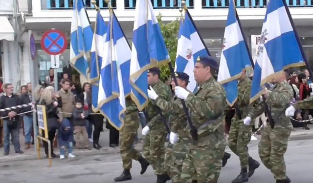 Atina’daki Geçit Töreninde Türkiye’ye Yönelik Sloganlar Kriz Yarattı