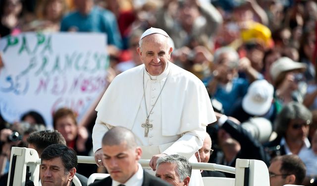 Papa Francis'in Ardından Yeni Papa Seçimi Süreci Başlıyor