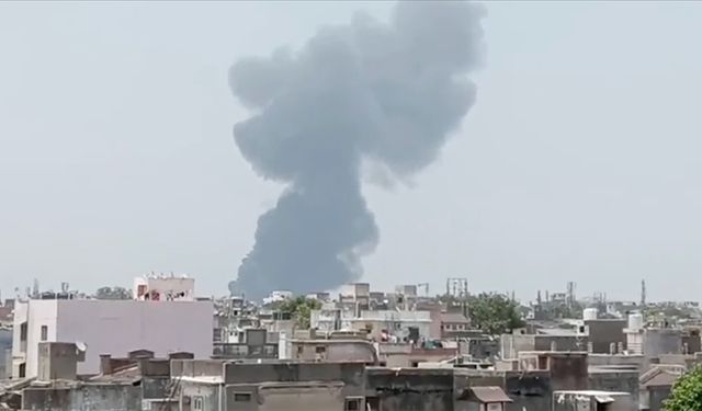 Hindistan’dan Londra’ya Gitmekte Olan Yolcu Uçağı Kalkışta Düştü: 244 Kişi Taşıyordu