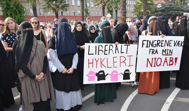 Danimarka Başbakanı Frederiksen Peçe Yasağını Okullara da Yaymak İstiyor