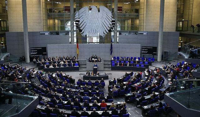 Filistin Tişörtü Krizi: Alman Parlamentosu’nda Sol Partili Vekile Müdahale