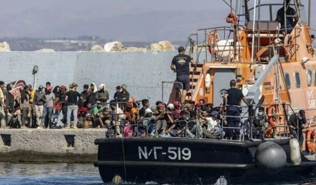 Yunanistan Kuzey Afrika’dan Gelen Göçmenlere Kapıları Kapatıyor