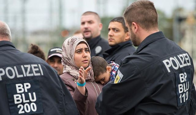 Almanya'da İltica Başvurularında Sert Düşüş: Yılın İlk Yarısında Yüzde 50 Azalma